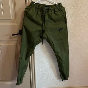 Nike Tech Jogger Green